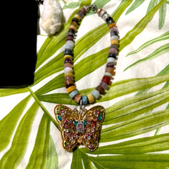 Rockstar in Rome butterfly brooch necklace - Picture 5 of 6